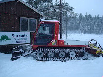 Ny løypemaskin i Holtamoen, så nå venter vi bare på at det skal bli nok snø!